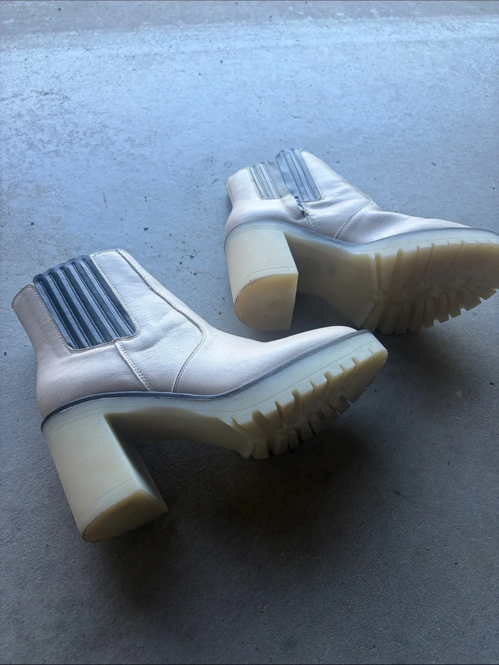 Oasis Society Cream Leather Chelsea-Style Ankle Boots with Chunky Heel